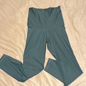 Old Navy olive green high rise leggings size M, NWOT